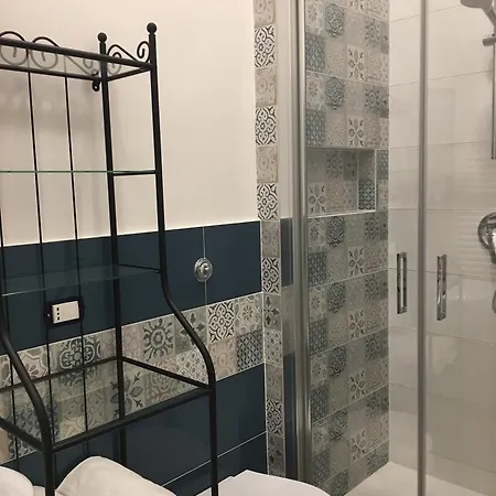 Garibaldi Station 3* Napoli